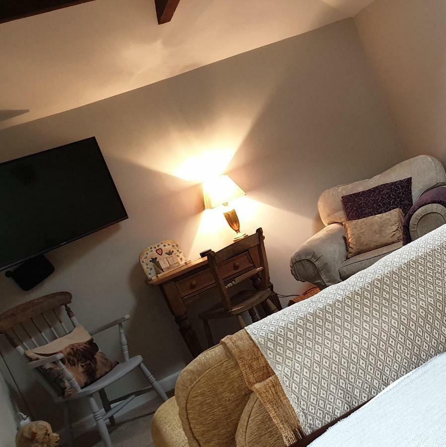 The Nest At Bramble Cottage Lacock Exterior foto